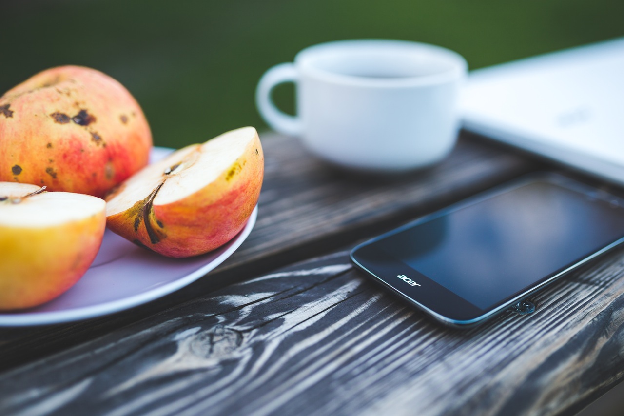 coffee-smartphone-working-technology